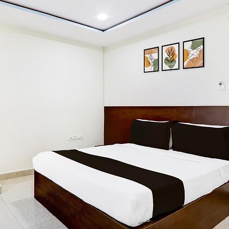Super Hotel O At Home Hotel Darbar Хайдарабад Экстерьер фото