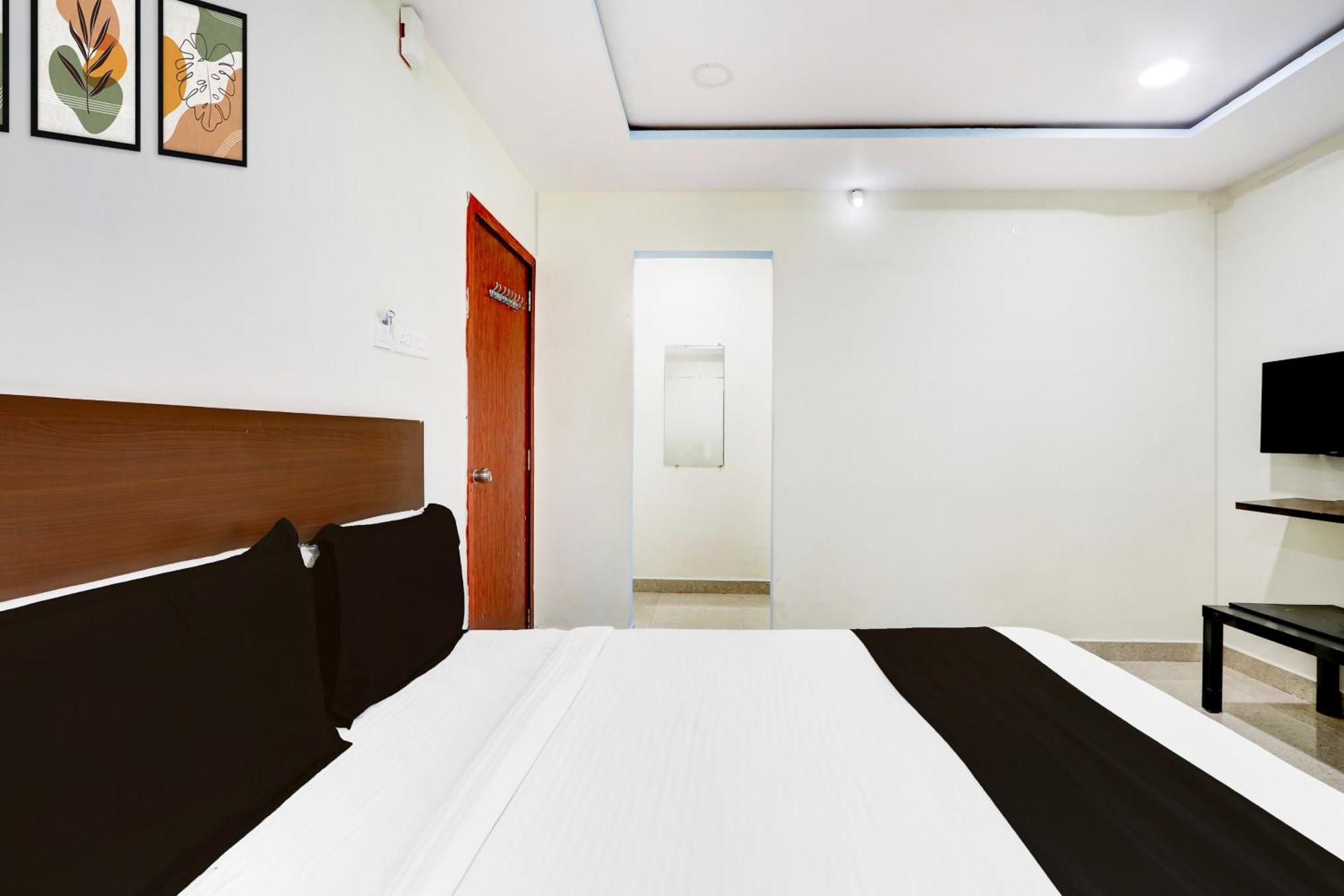 Super Hotel O At Home Hotel Darbar Хайдарабад Экстерьер фото