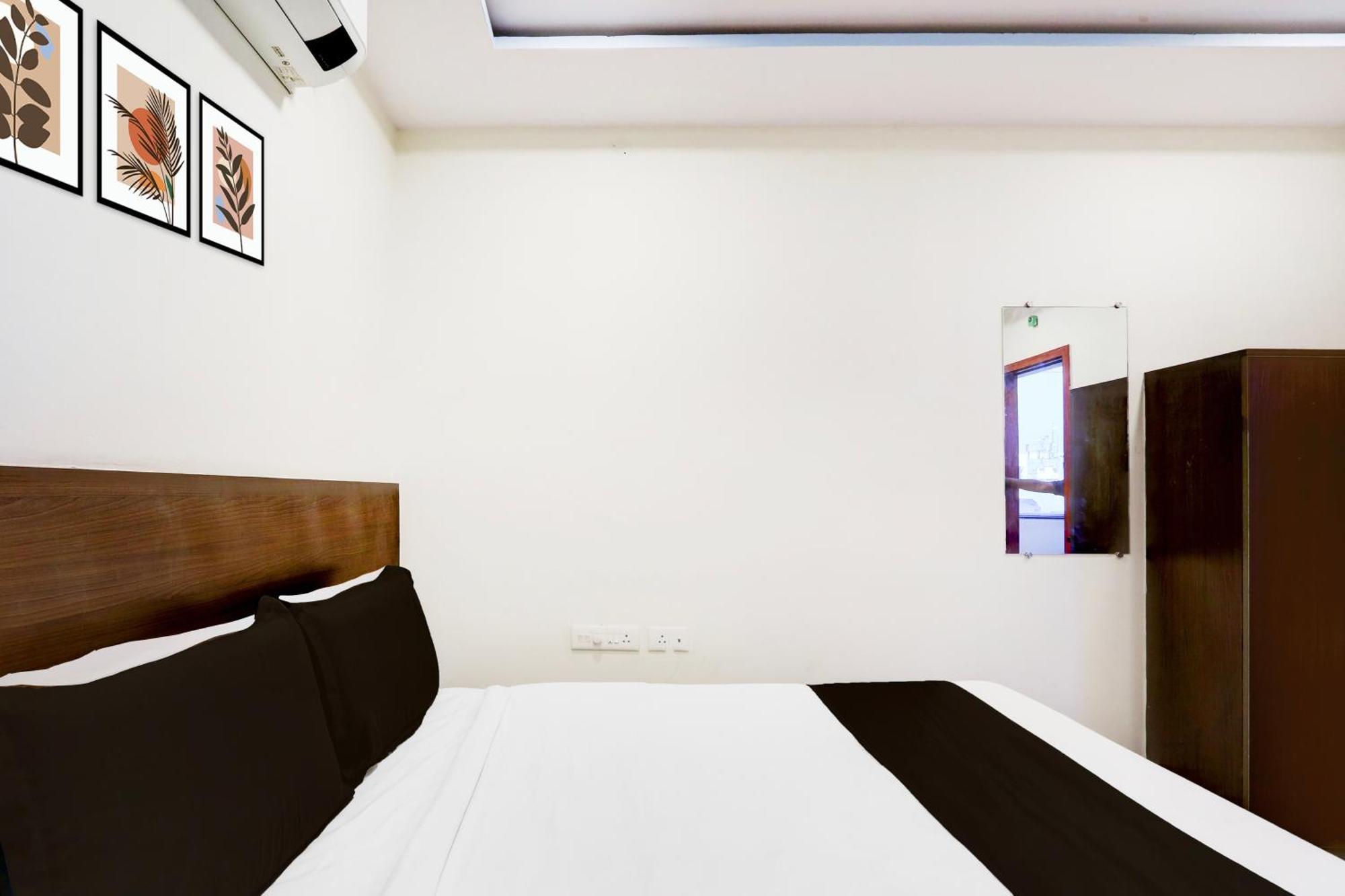 Super Hotel O At Home Hotel Darbar Хайдарабад Экстерьер фото